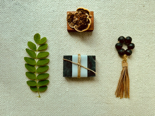 Bosque Negro Ritual Bar Grounding | Cedarwood & Moss