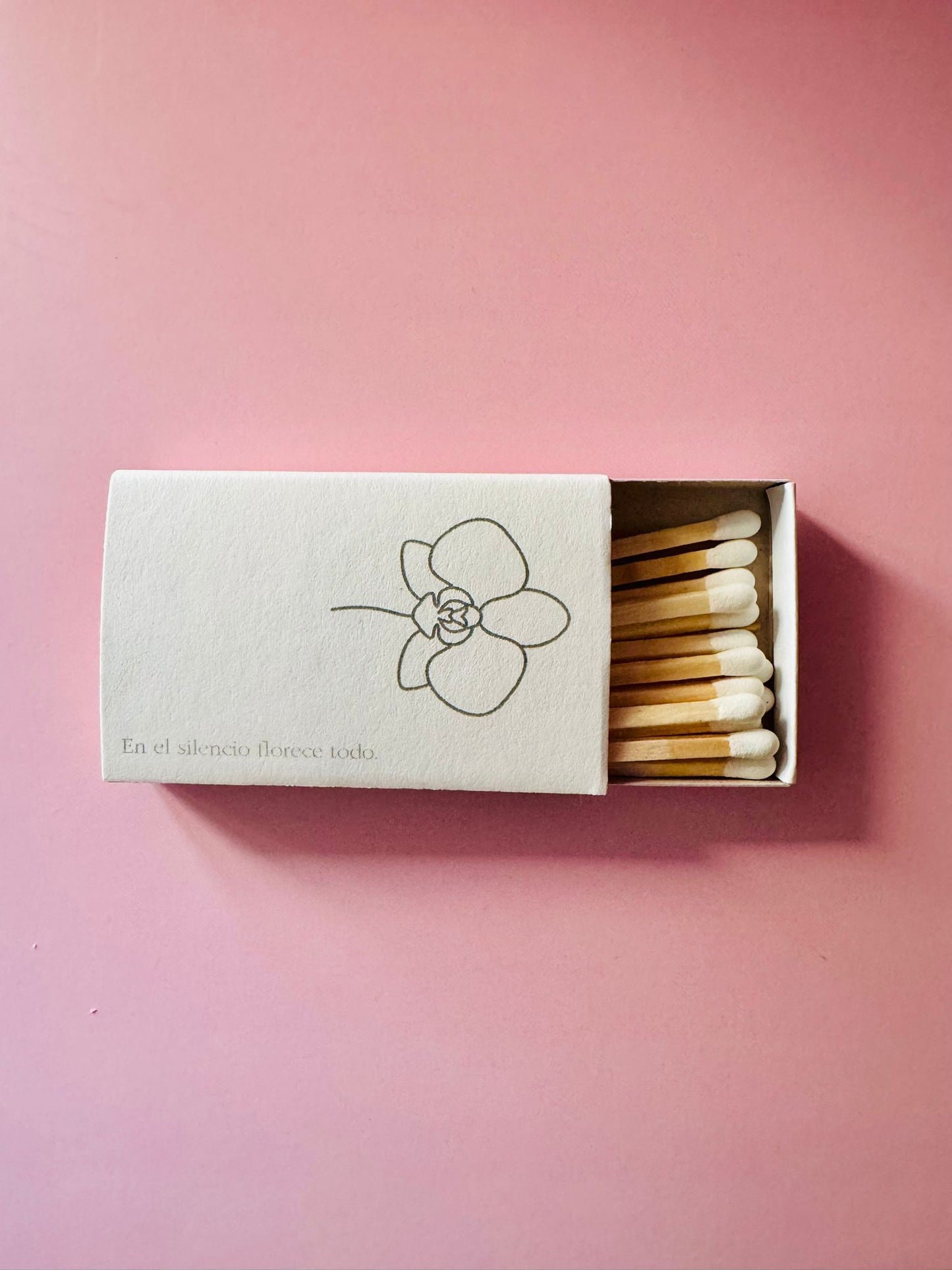 Caja de fósforos “En el silencio florece todo."
